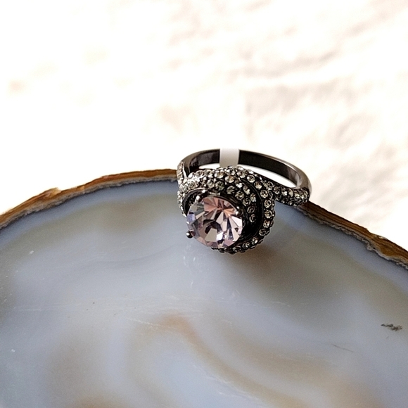 Women's Rhinestone Statement Cocktail Ring - Picture 5 of 12